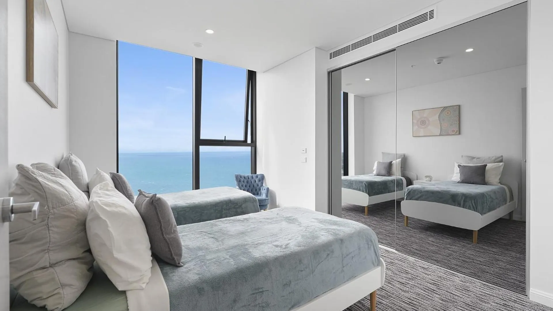 Apartment Sky-High Lodge Ocean Views Gold Coast