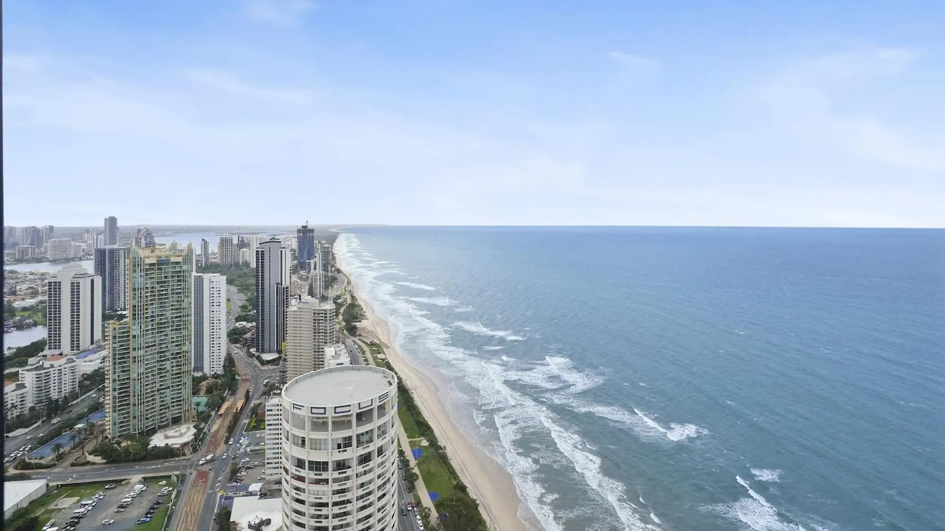 Sky-High Lodge Ocean Views Gold Coast Apartment