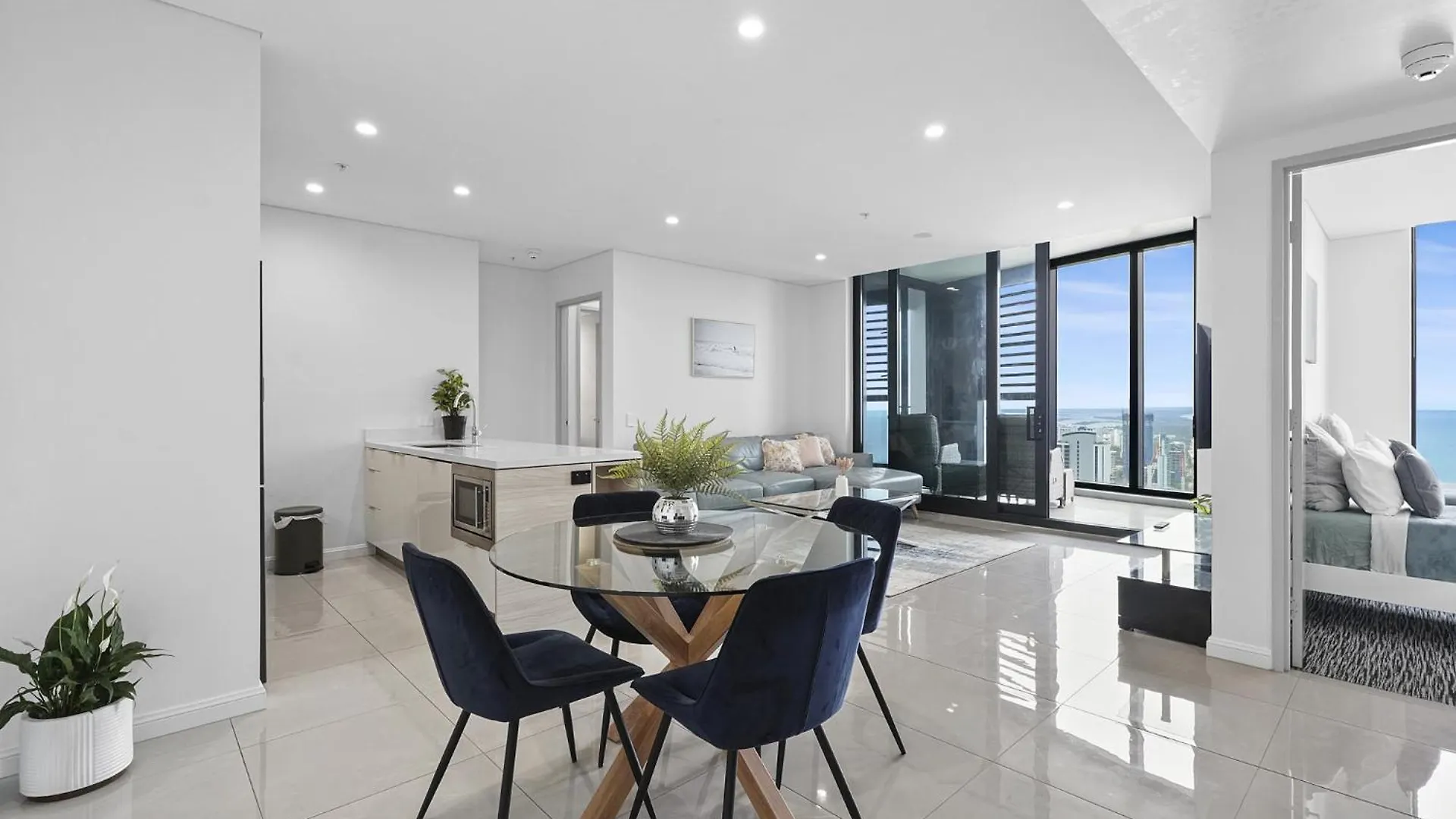 Apartment Sky-High Lodge Ocean Views Gold Coast