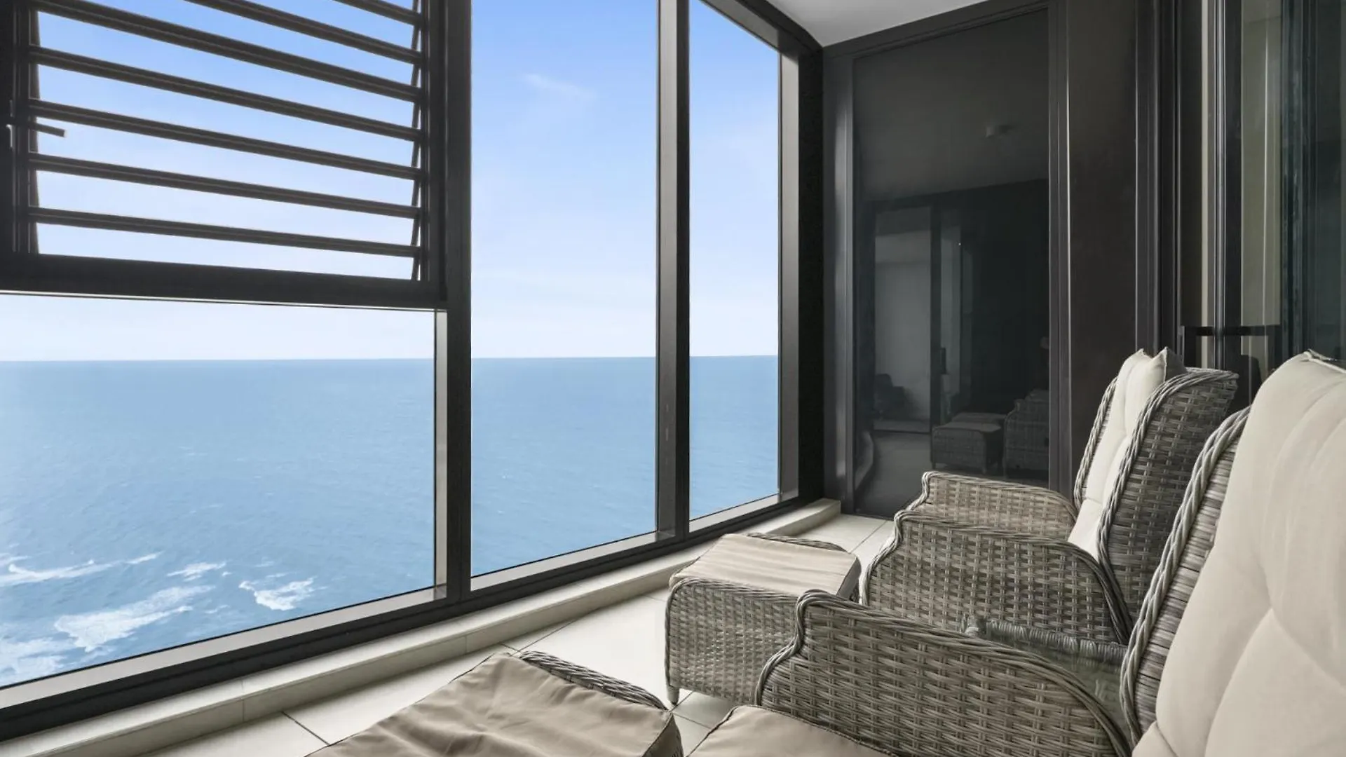 Sky-High Lodge Ocean Views Gold Coast Australia